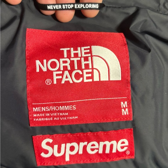 The North Face | Supreme Nuptse Jacket Red and Black - Picture 6 of 6